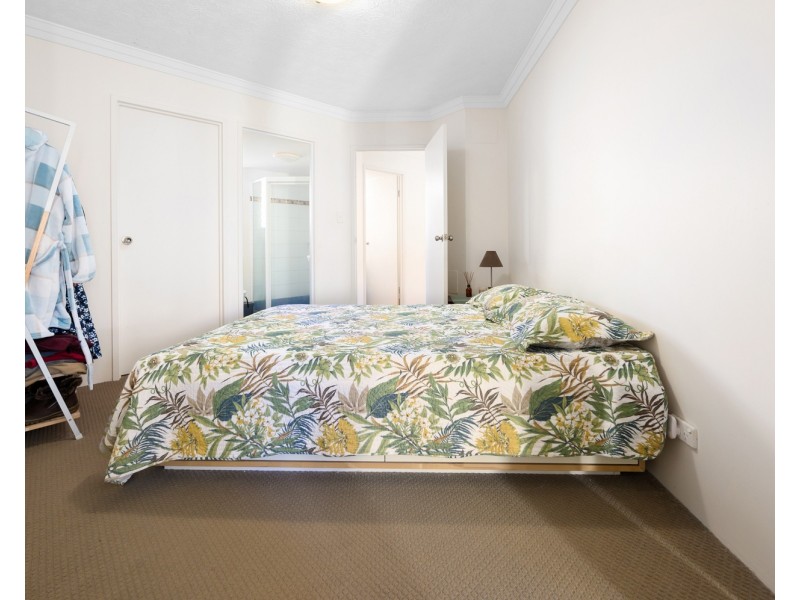 2/89 Frank Street, Labrador QLD 4215