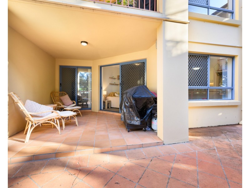 2/89 Frank Street, Labrador QLD 4215