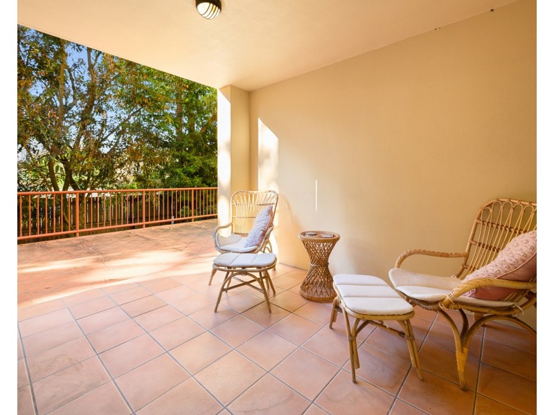 2/89 Frank Street, Labrador QLD 4215