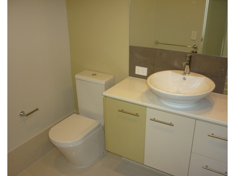 10/20 Lawson Street, Southport QLD 4215