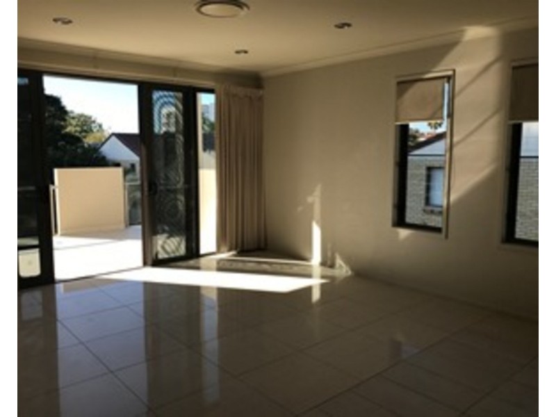 10/20 Lawson Street, Southport QLD 4215