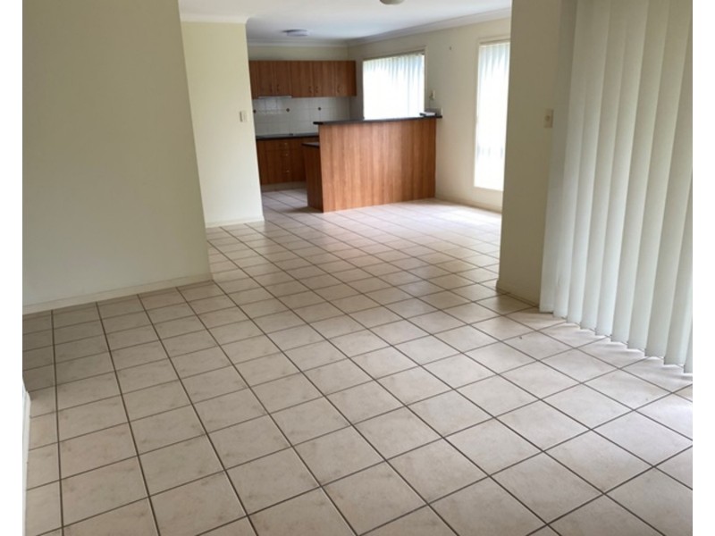 3 Golden Bear Drive, Arundel QLD 4214