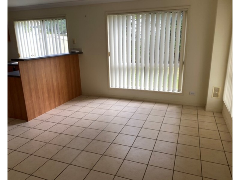 3 Golden Bear Drive, Arundel QLD 4214