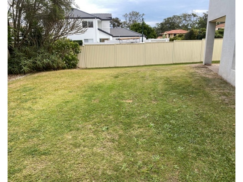 3 Golden Bear Drive, Arundel QLD 4214
