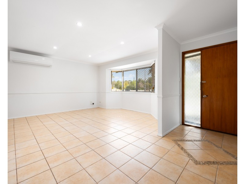 77 Wardoo Street, Southport QLD 4215