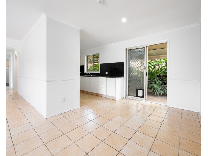 77 Wardoo Street, Southport QLD 4215