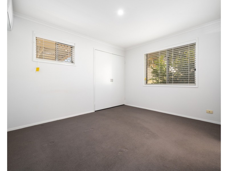 77 Wardoo Street, Southport QLD 4215