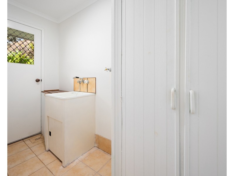 77 Wardoo Street, Southport QLD 4215