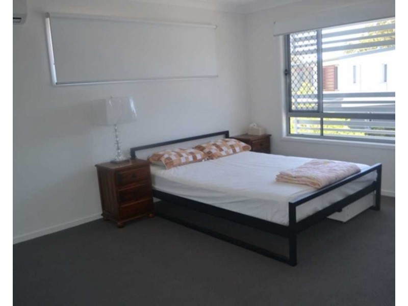 32/37  Witheren Circuit, Pacific Pines QLD 4211
