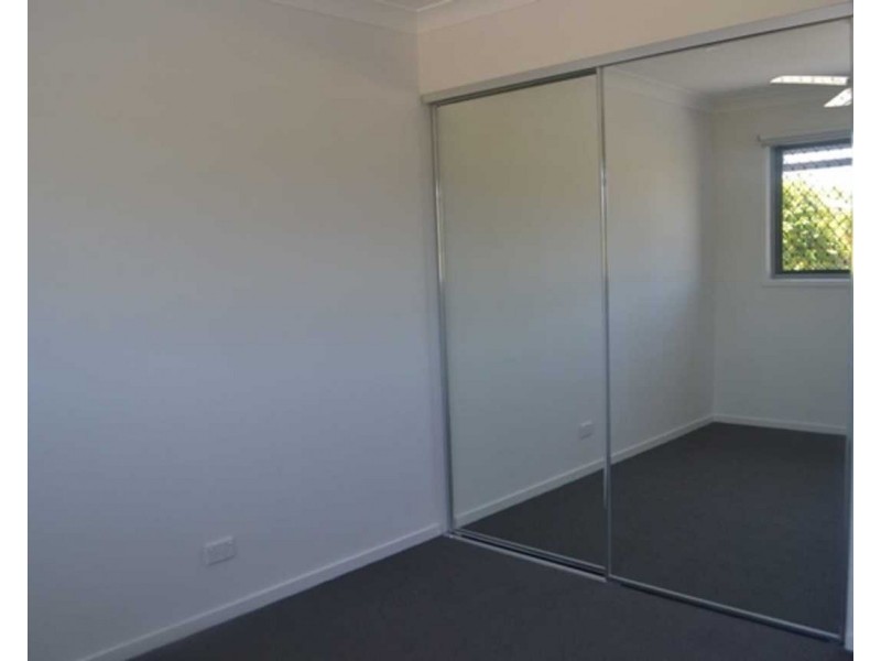 32/37  Witheren Circuit, Pacific Pines QLD 4211