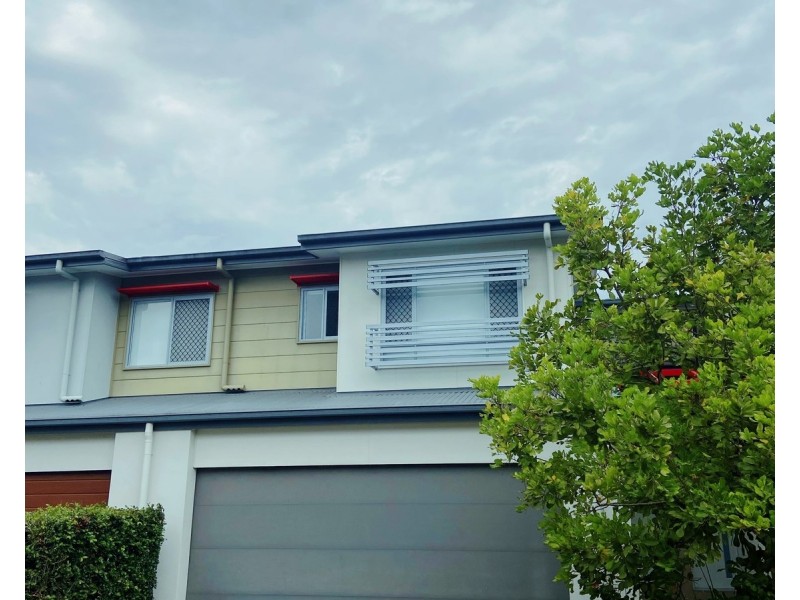 32/37  Witheren Circuit, Pacific Pines QLD 4211