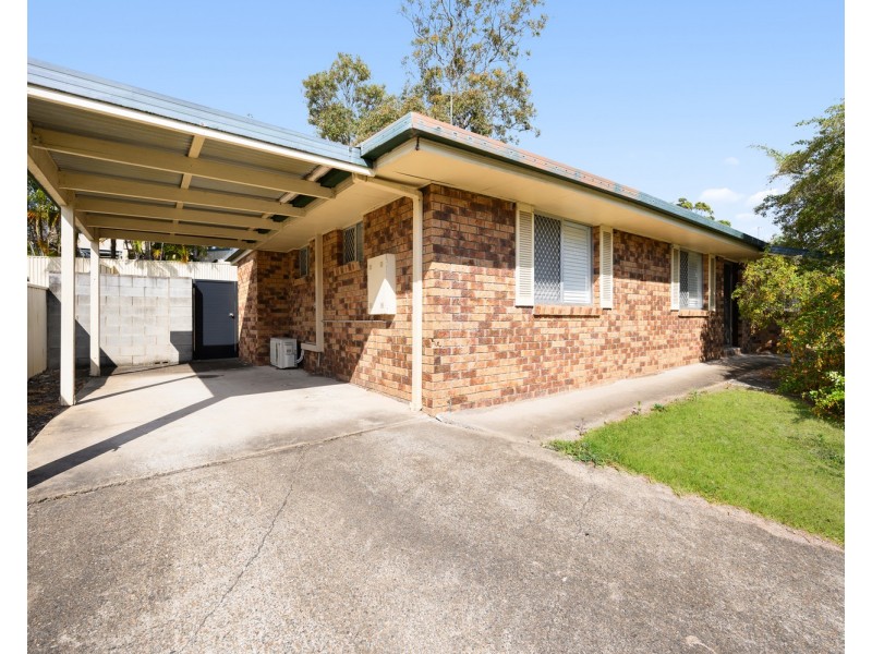77 Wardoo Street, Southport QLD 4215