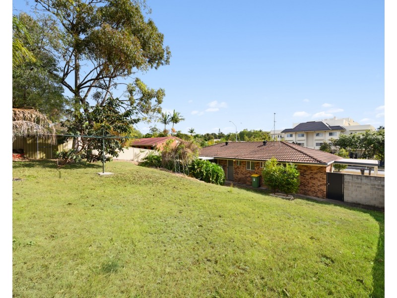 77 Wardoo Street, Southport QLD 4215