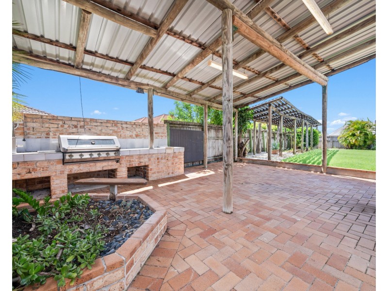 8 Solar Court, Benowa QLD 4217