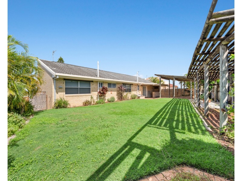 8 Solar Court, Benowa QLD 4217