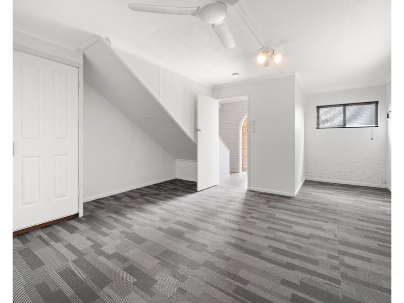 8 Solar Court, Benowa QLD 4217