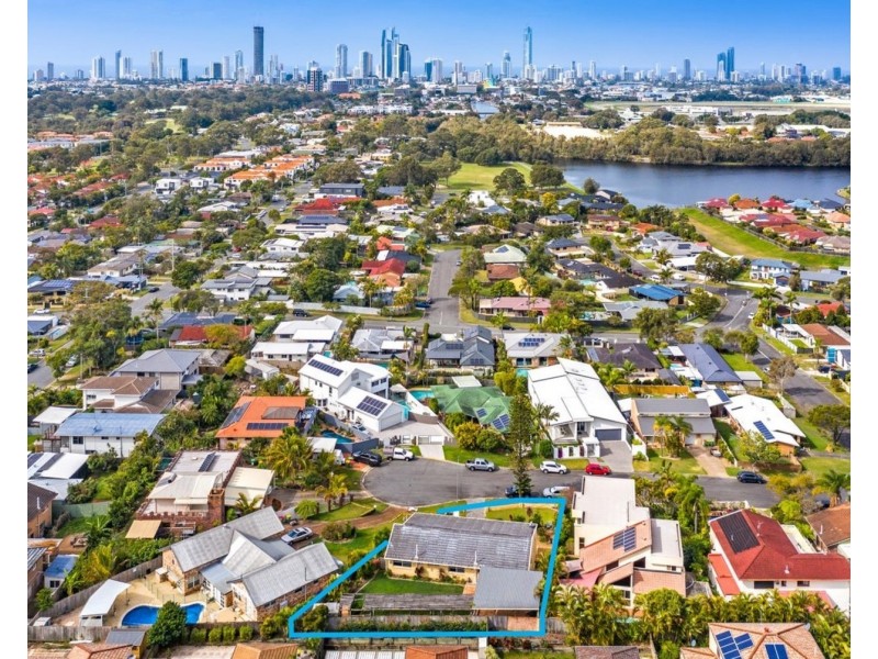 8 Solar Court, Benowa QLD 4217