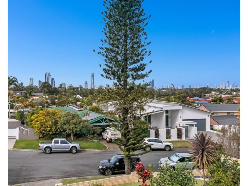 8 Solar Court, Benowa QLD 4217