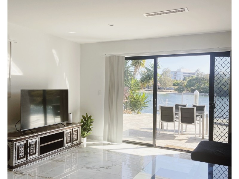 2/191 Stanhill Drive, Chevron Island QLD 4217