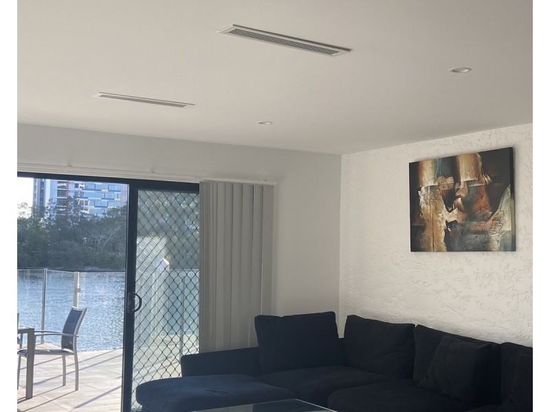 2/191 Stanhill Drive, Chevron Island QLD 4217