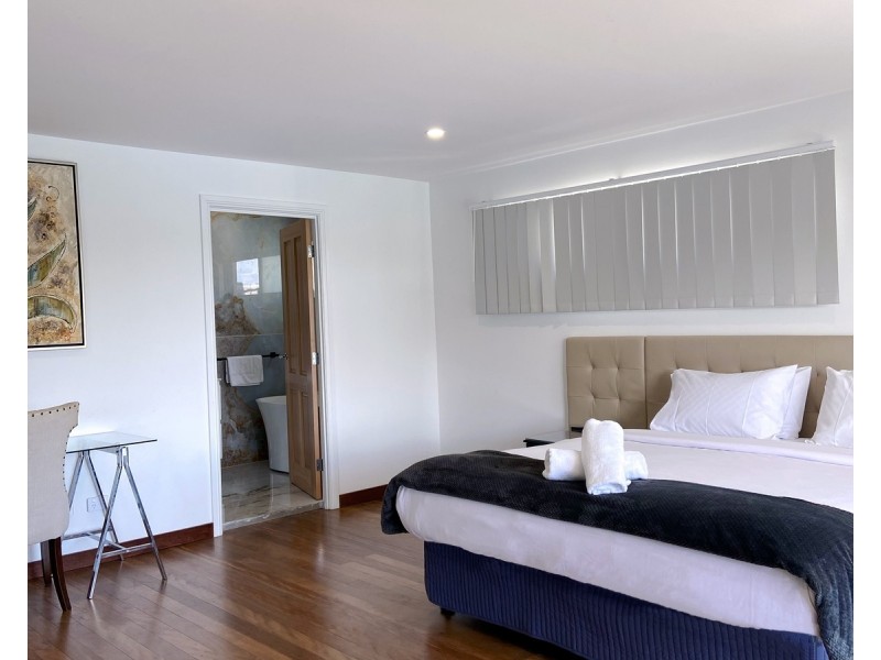 2/191 Stanhill Drive, Chevron Island QLD 4217