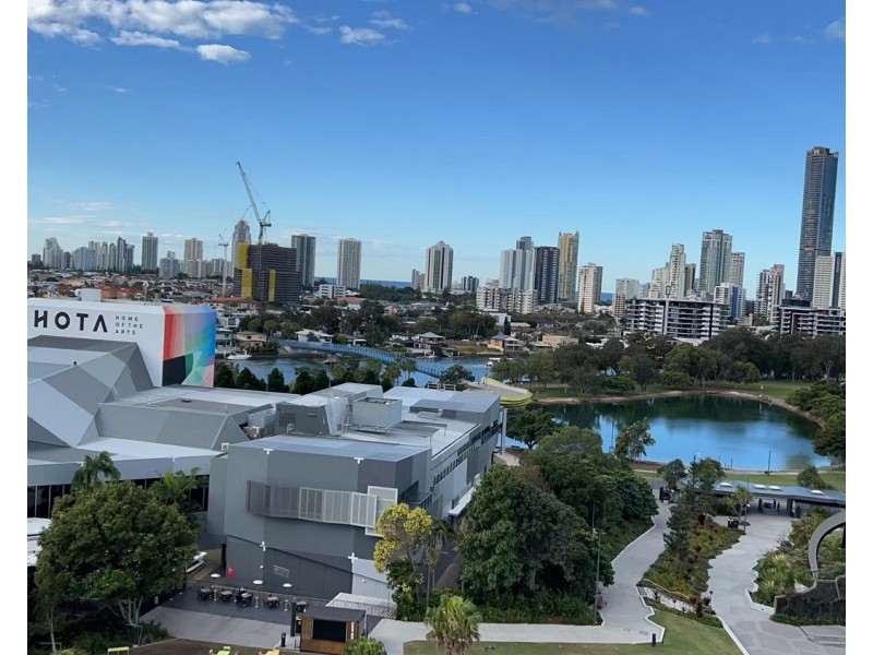 2/191 Stanhill Drive, Chevron Island QLD 4217