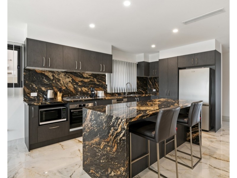 1/191 Stanhill Drive, Chevron Island QLD 4217