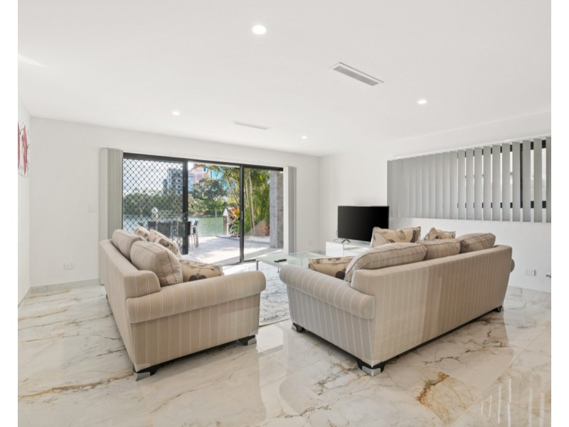 1/191 Stanhill Drive, Chevron Island QLD 4217