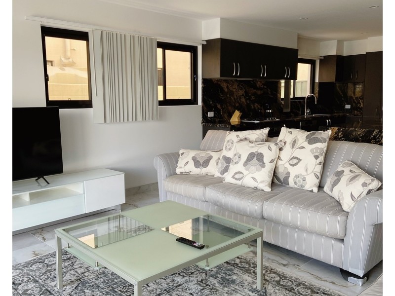 1/191 Stanhill Drive, Chevron Island QLD 4217