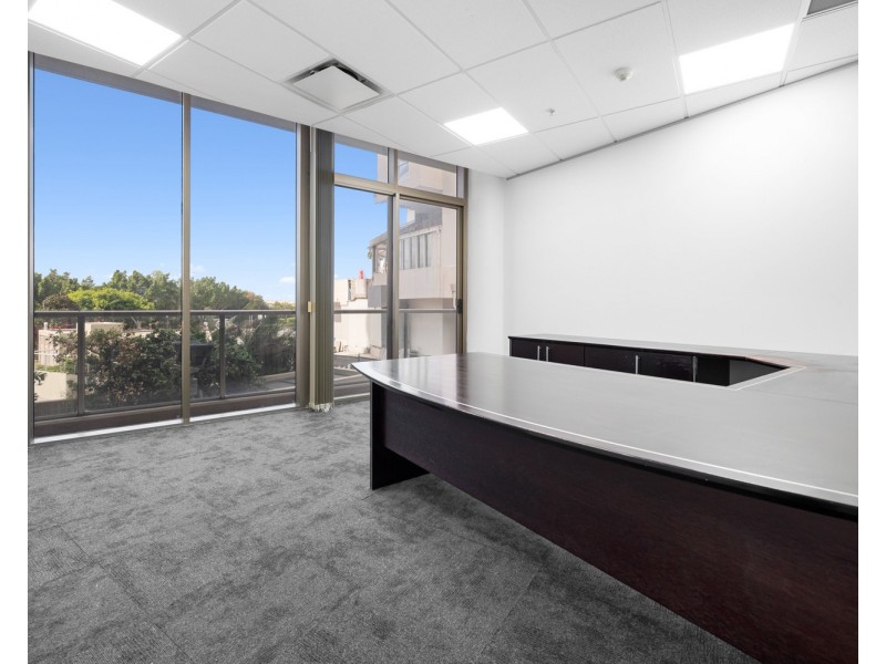 204/Pivotal Point 50 Marine Parade, Southport QLD 4215