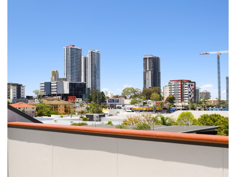 2/39 Minnie Street, Southport QLD 4215