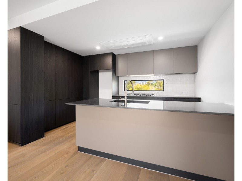 2/39 Minnie Street, Southport QLD 4215