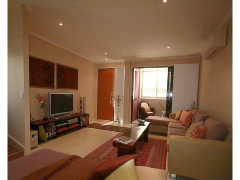 3 Watts Drive, Varsity Lakes QLD 4227