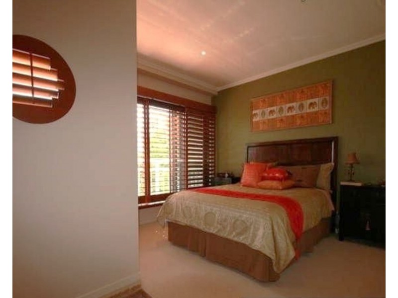 3 Watts Drive, Varsity Lakes QLD 4227