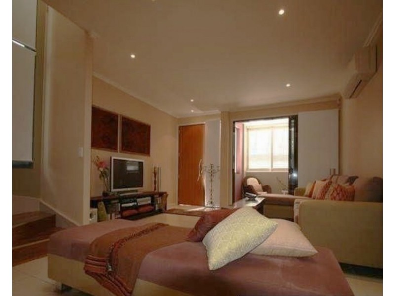 3 Watts Drive, Varsity Lakes QLD 4227