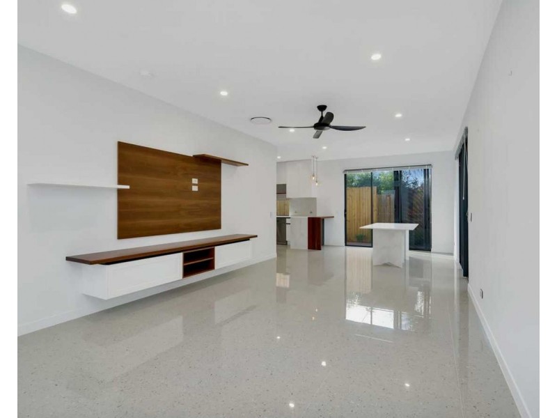 3/17  Turpin Road, Labrador QLD 4215