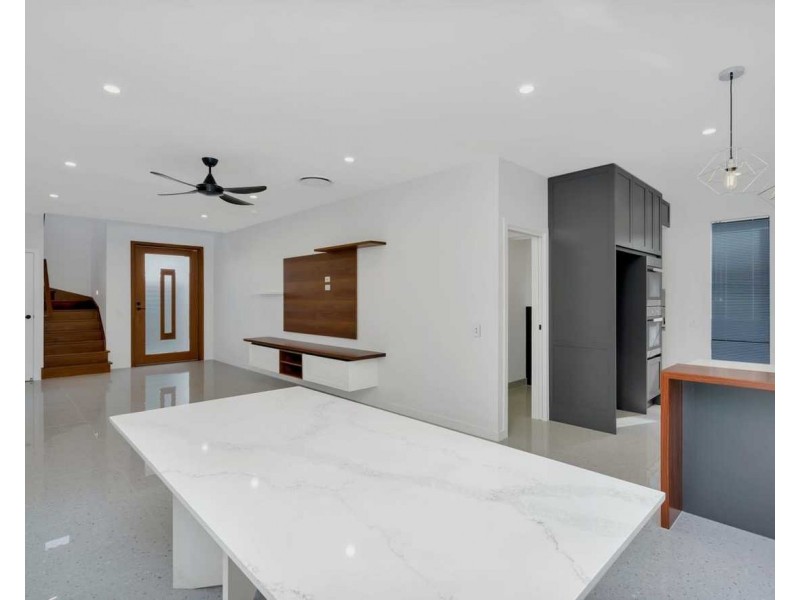 3/17  Turpin Road, Labrador QLD 4215