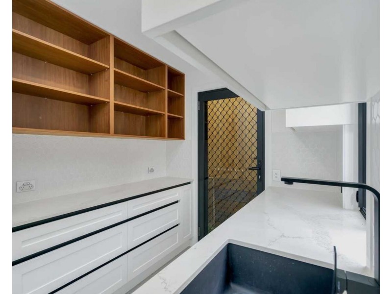 3/17  Turpin Road, Labrador QLD 4215