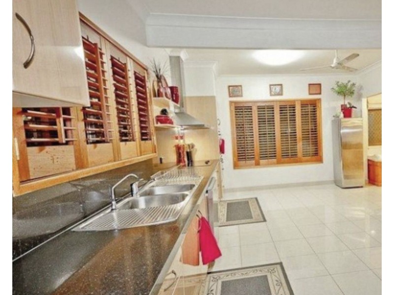 108 Slatyer Avenue, Bundall QLD 4217