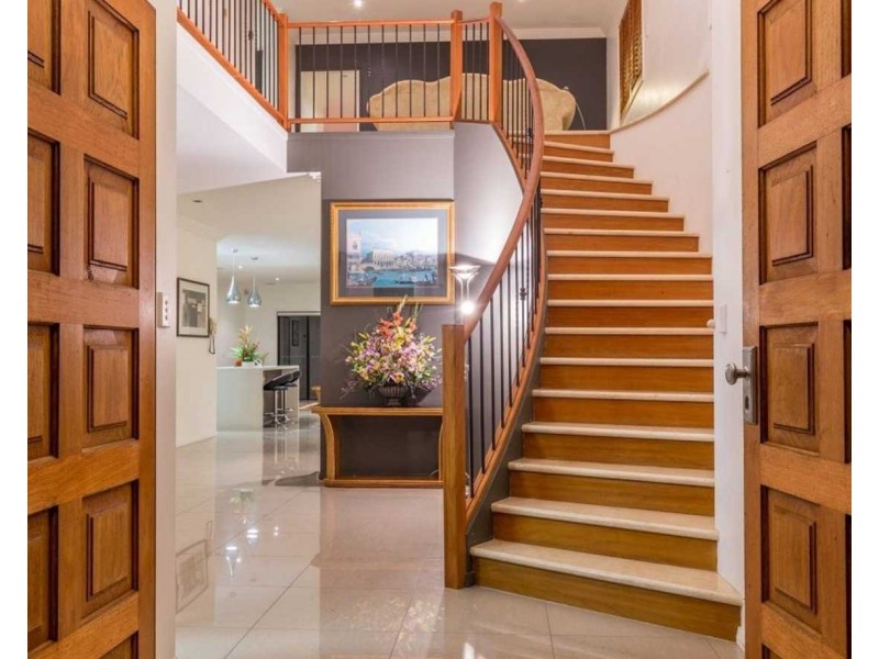 10 Meron Street, Southport QLD 4215