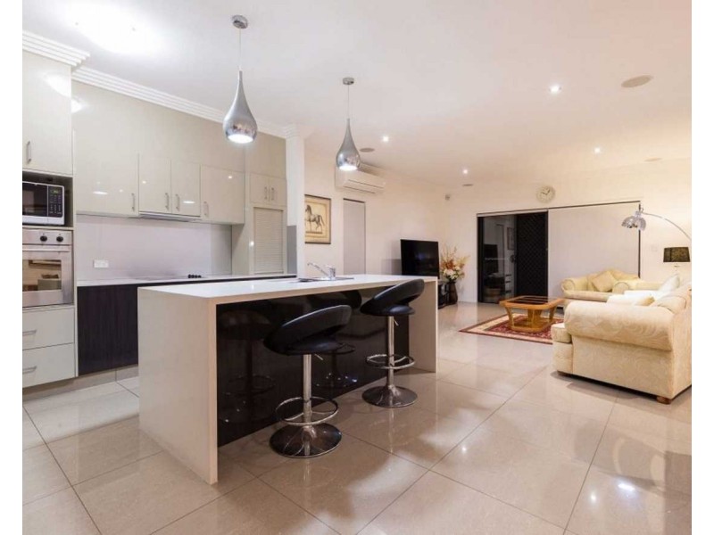 10 Meron Street, Southport QLD 4215