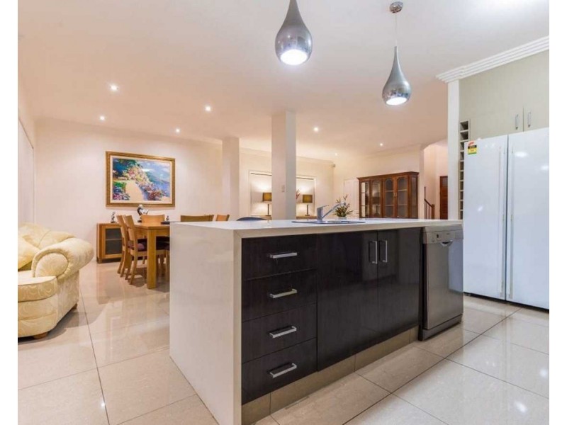 10 Meron Street, Southport QLD 4215