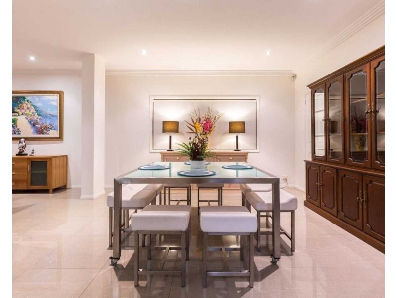 10 Meron Street, Southport QLD 4215