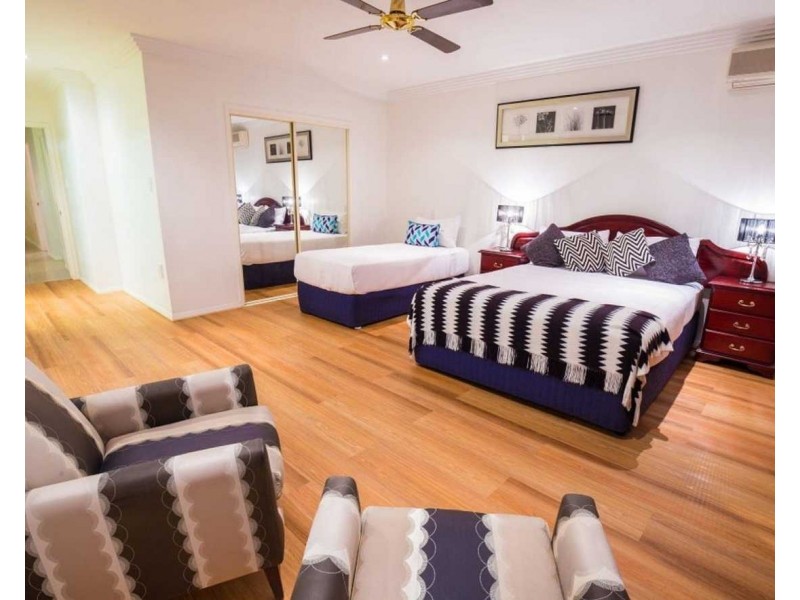 10 Meron Street, Southport QLD 4215