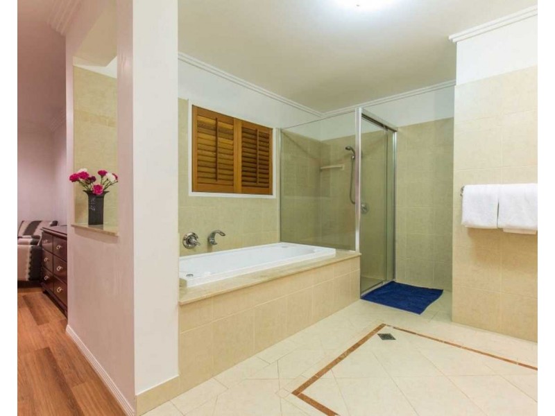 10 Meron Street, Southport QLD 4215