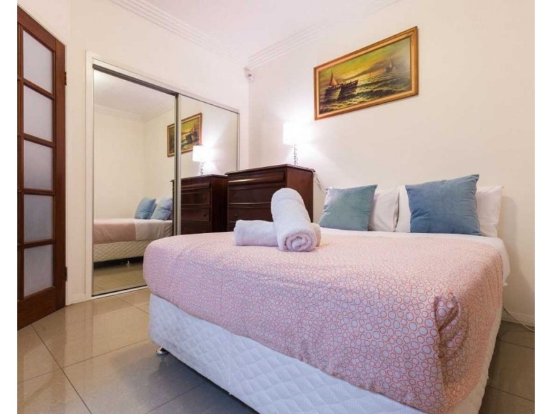 10 Meron Street, Southport QLD 4215