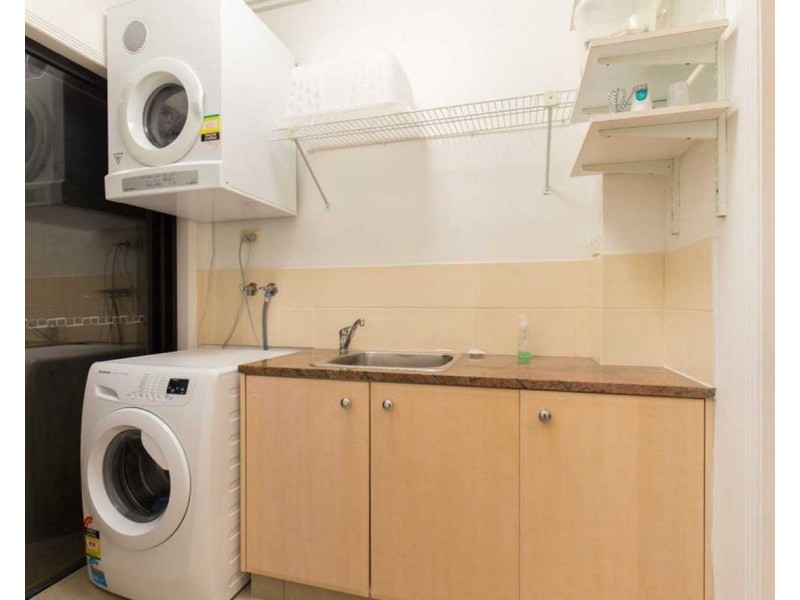 10 Meron Street, Southport QLD 4215