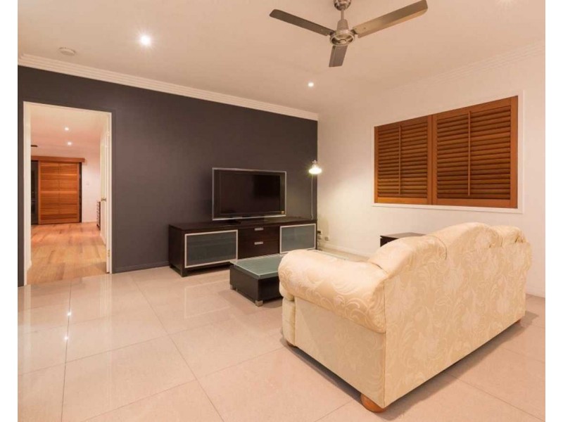 10 Meron Street, Southport QLD 4215