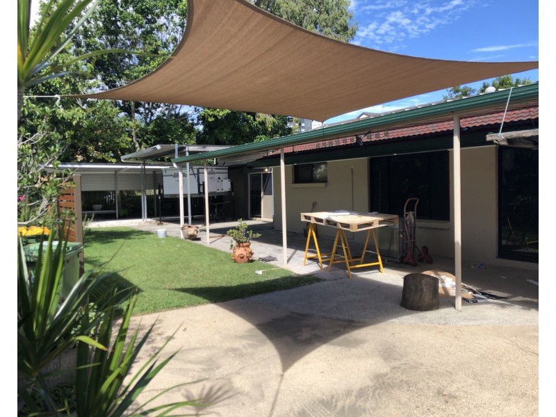 2/35 Middle Street, Labrador QLD 4215