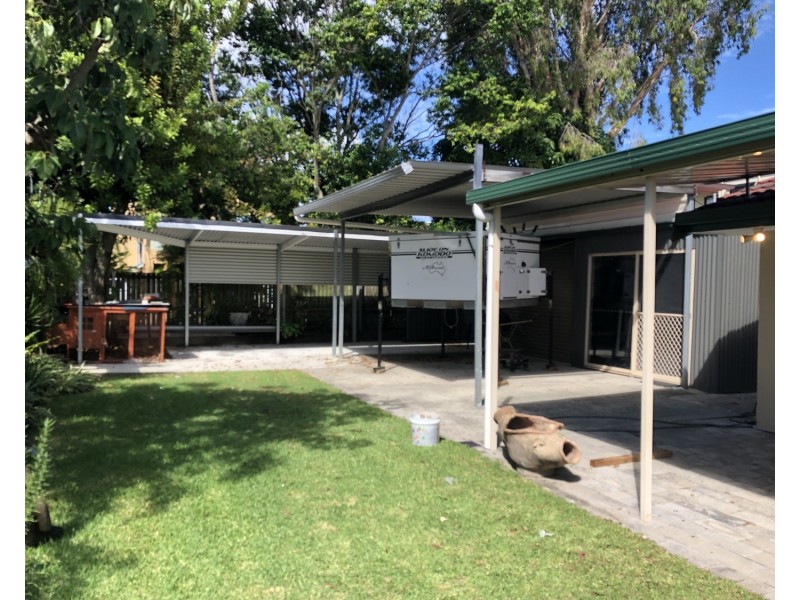 2/35 Middle Street, Labrador QLD 4215